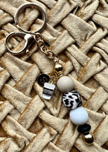 Load image into Gallery viewer, bead keychain